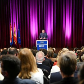 El Presidente del Gobierno, Pedro Sánchez, presenta la XVI Lección Conmemorativa Carlos de Amberes